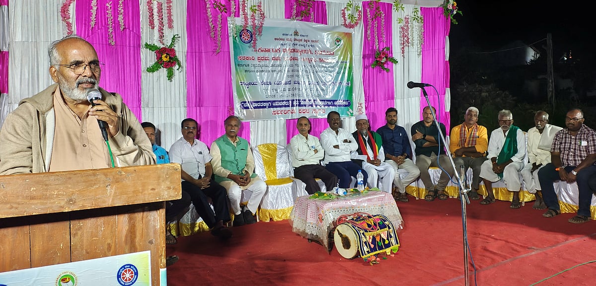 ಅಳ್ನಾವರ | ಜಾನಪದಕ್ಕೆ ಕೆಟ್ಟ ಹೆಸರು ತರುತ್ತಿವೆ ಅಶ್ಲೀಲ ಸಾಹಿತ್ಯ: ಶಂಕರ ಹಲಗತ್ತಿ