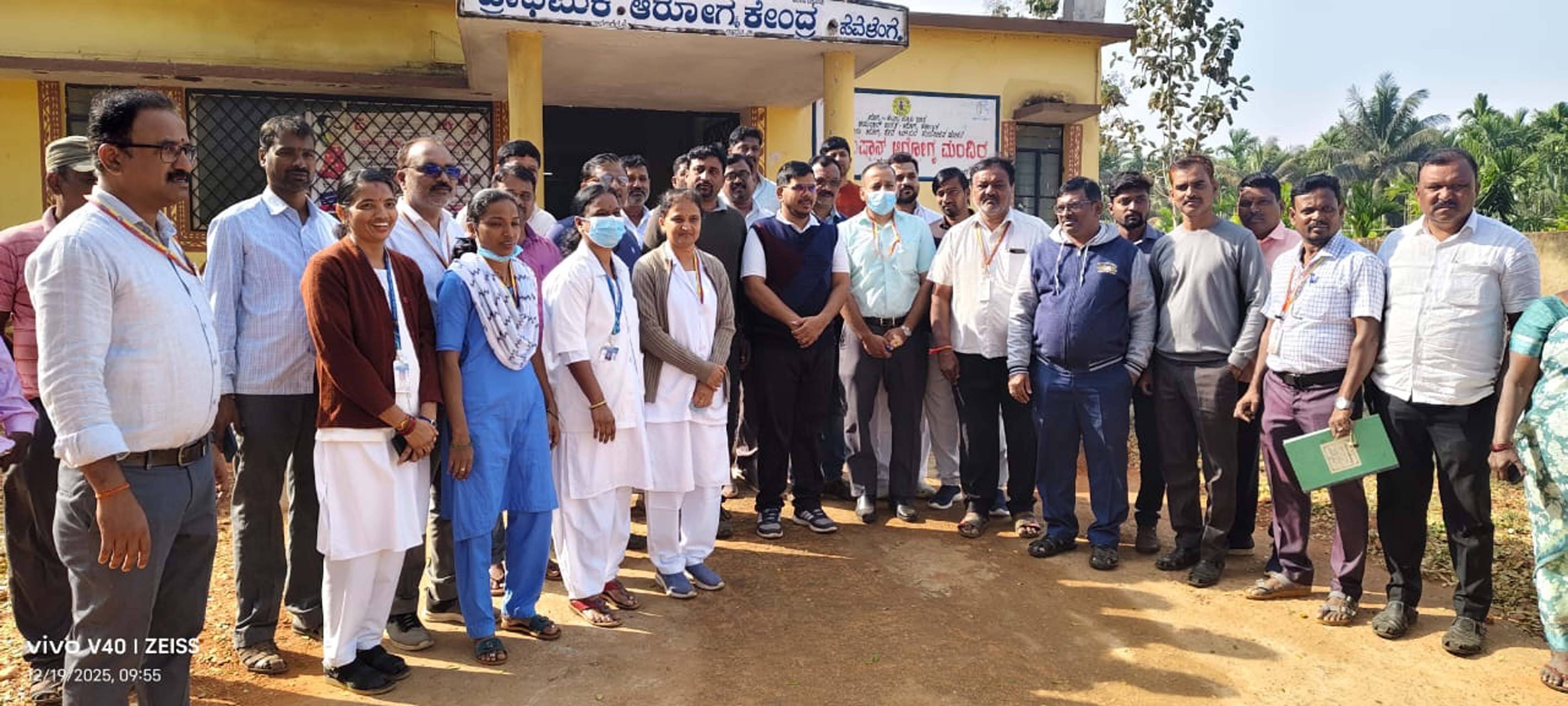 ನ್ಯಾಮತಿ ತಾಲ್ಲೂಕು ಸವಳಂಗ ಗ್ರಾಮದ ಸರ್ಕಾರಿ ಆಸ್ಪತ್ರೆಗೆ ಶುಕ್ರವಾರ ಜಿಲ್ಲಾ ಪಂಚಾಯಿತಿ ಸಿಇಒ ಗಿತ್ತೆ ಮಾಧವ ವಿಠ್ಠಲರಾವ್ ಭೇಟಿ ನೀಡಿ ಪರಿಶೀಲನೆ ನಡೆಸಿದರು 