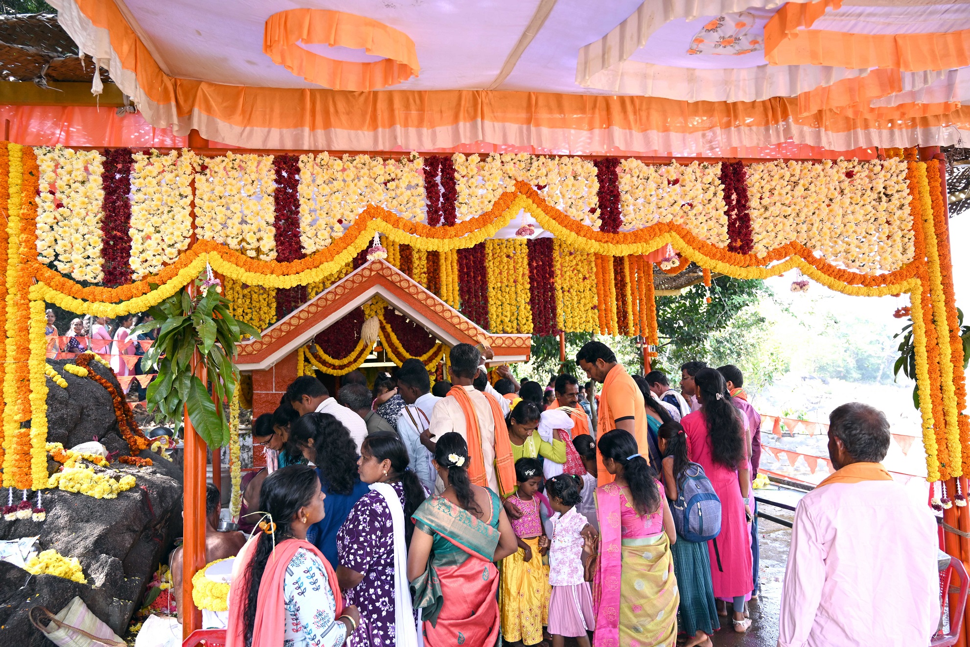 ವಾರ್ಷಿಕ ಜಾತ್ರೋತ್ಸವದ ಪ್ರಯುಕ್ತ ಶ್ರೀ ಬೊಬ್ಬರ್ಯ ದೇವರನ್ನು ವಿಶೇಷವಾಗಿ ಅಲಂಕರಿಸಿ ಪೂಜಿಸಲಾಗಿತ್ತು