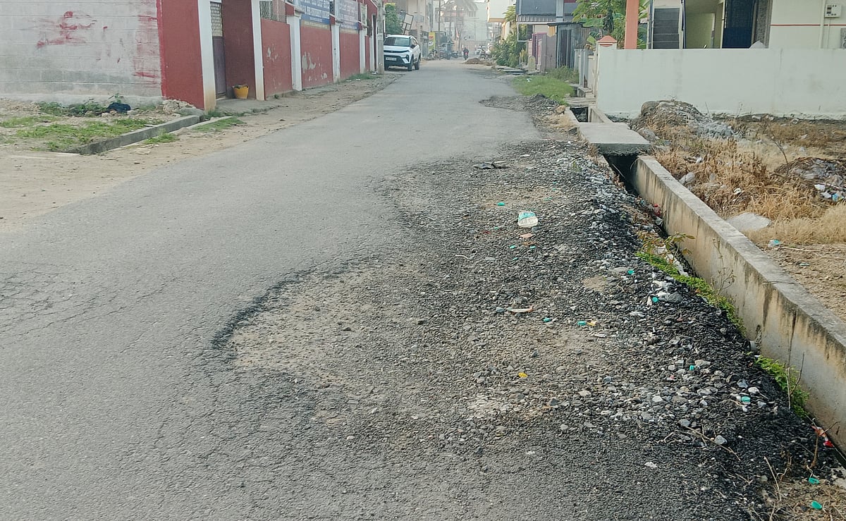 ಹಾಸನ: 7 ತಿಂಗಳಿಗೆ ಗುಂಡಿ ಬಿದ್ದ ರಸ್ತೆ