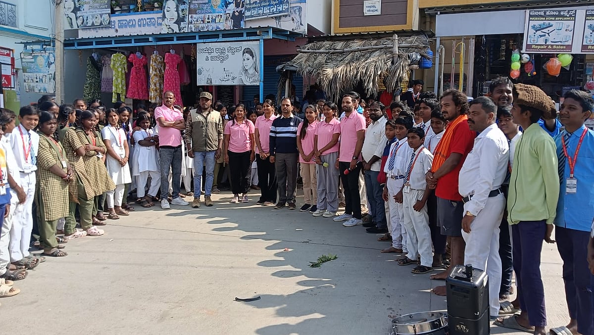 ವಿದ್ಯಾರ್ಥಿಗಳಿಗೆ ಅರಣ್ಯ ರಕ್ಷಣೆ ಅರಿವು