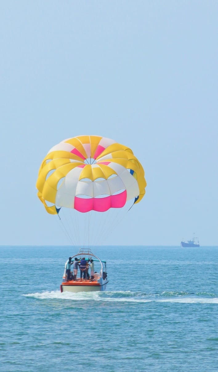 ಬೋಟ್‌ ಪ್ಯಾರಾಸೈಲಿಂಗ್‌ ಮೋಜು