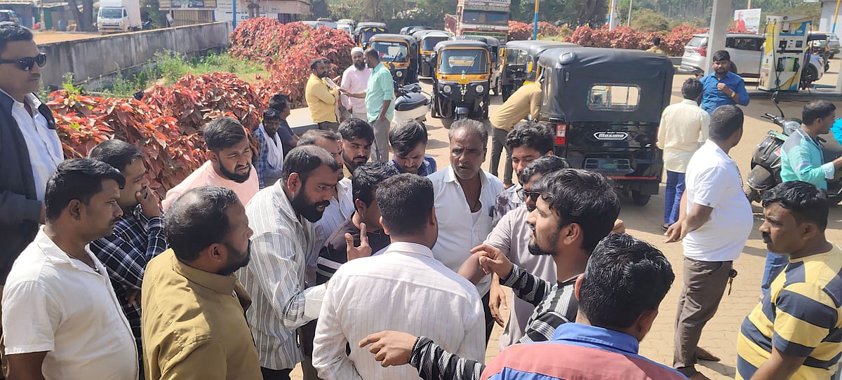 ಸಿಎನ್‌ಜಿ ಬದಲು ಸಿಬಿಜಿ ಇಂಧನ ಮಾರಾಟ ಆರೋಪ: ಆಟೊ, ಟ್ಯಾಕ್ಸಿ ಚಾಲಕರ ಪ್ರತಿಭಟನೆ