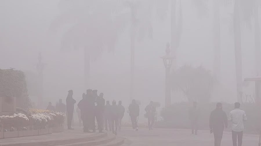 Delhi Airport | ದಟ್ಟ ಮಂಜು: 129 ವಿಮಾನಗಳ ಹಾರಾಟ ರದ್ದು