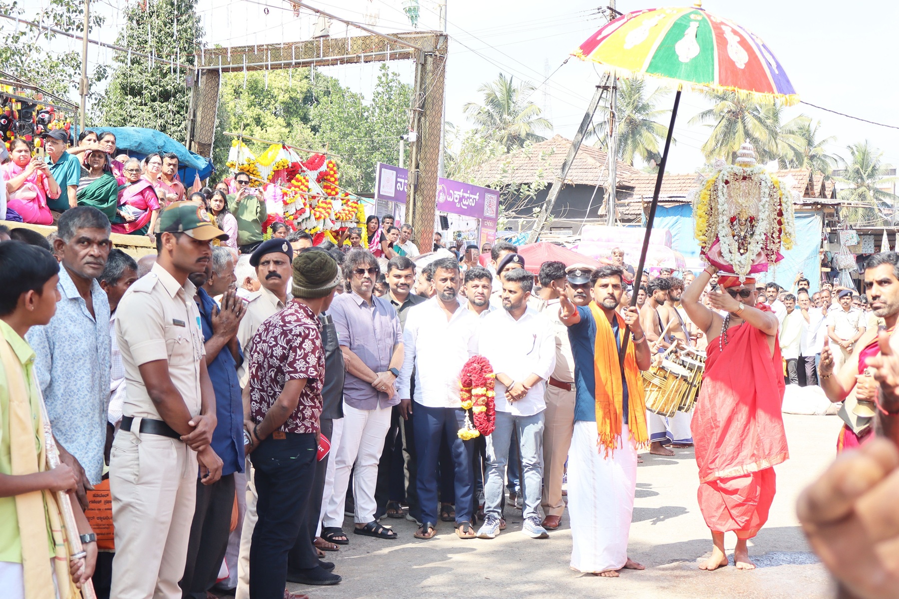 ತೀರ್ಥಹಳ್ಳಿಯ ಎಳ್ಳಮಾವಾಸ್ಯೆ ಜಾತ್ರೆಯ ರಥೋತ್ಸವದಲ್ಲಿ ಸಚಿವ ಮಧು ಬಂಗಾರಪ್ಪ ಭಾಗಿಯಾದರು