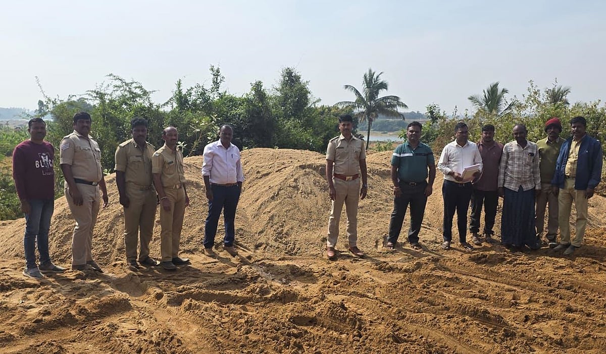 ತುಂಗಭದ್ರಾ ನದಿ ತೀರದಲ್ಲಿ ಅಕ್ರಮ ಮರಳು ಗಣಿಗಾರಿಕೆ: ಆರು ಮಂದಿ ವಿರುದ್ಧ ಪ್ರಕರಣ