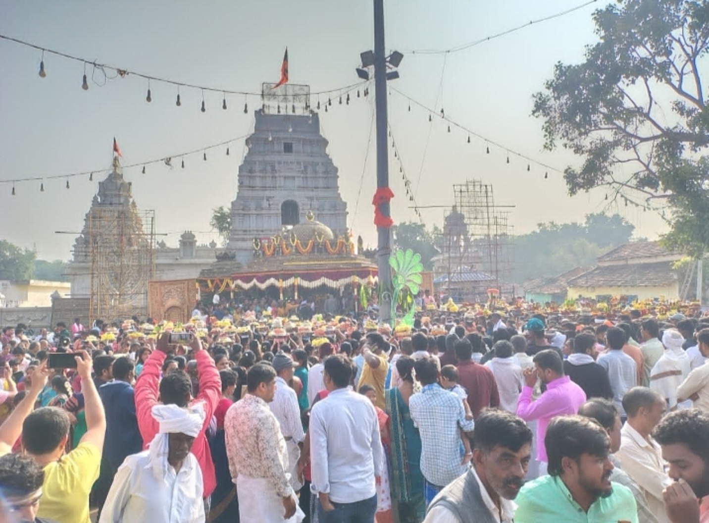 ಹೊಸದುರ್ಗದ ಹೊನ್ನೇನಹಳ್ಳಿಯಲ್ಲಿ ಭಕ್ತರ ಸಮ್ಮುಖದಲ್ಲಿ ಅದ್ದೂರಿಯಾಗಿ ನಡೆದ ಆರತಿ ಬಾನೋತ್ಸವ
