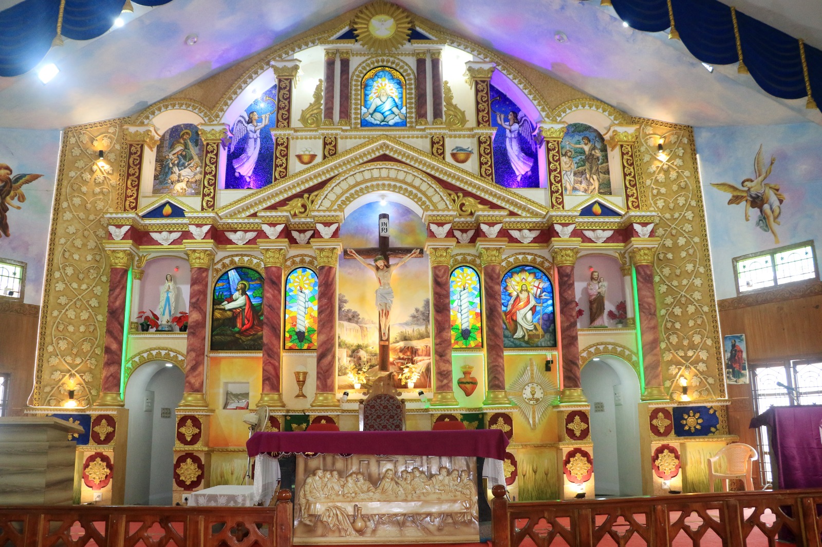 ಚಾಮರಾಜನಗರದ ಸಂತ ಪೌಲರ ದೇವಾಲಯದ ಒಳನೋಟ