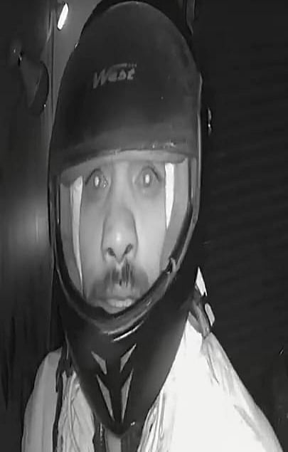 ಕನಕಪುರ | ಅಂಗಡಿ ಬಾಗಿಲು ಮುರಿದು ಸರಣಿ ಕಳ್ಳತನ, ಮುಖ ಕಾಣಿಸಿದಂತೆ ಹೆಲ್ಮೆಟ್