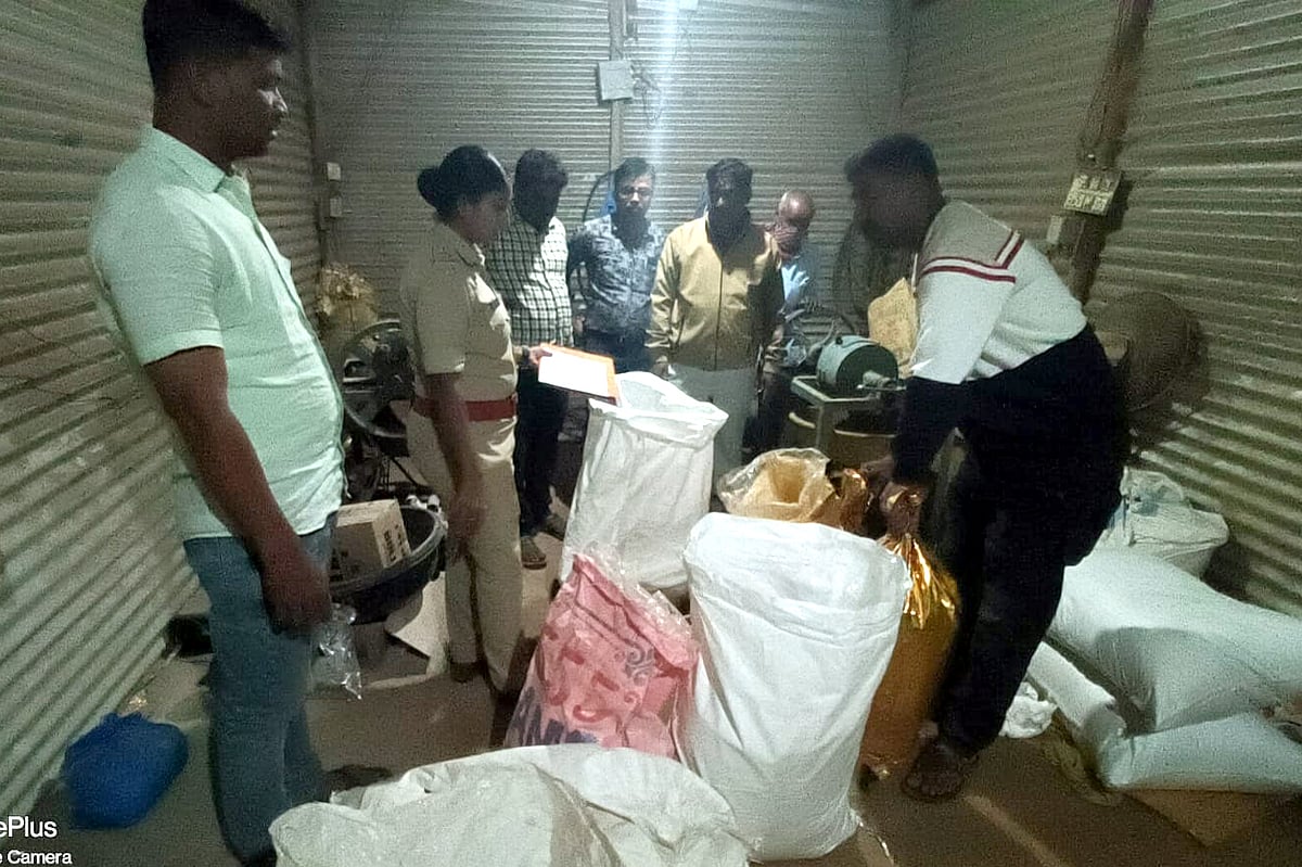 ರಬಕವಿ ಬನಹಟ್ಟಿ | ಮಾವಾ ತಯಾರಿ ಘಟಕ ಮೇಲೆ ದಾಳಿ: ₹1.74 ಲಕ್ಷ ಮೌಲ್ಯದ ವಸ್ತುಗಳ ವಶ