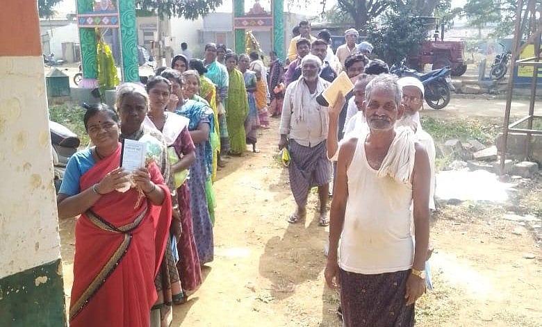 ಹಿರಿಯೂರು| ಬಿಗಡಾಯಿಸಿದ ನೆಟ್‌ವರ್ಕ್ ಸಮಸ್ಯೆ: ಪಡಿತರ ಪಡೆಯಲು ಫಲಾನುಭವಿಗಳ ಪರದಾಟ