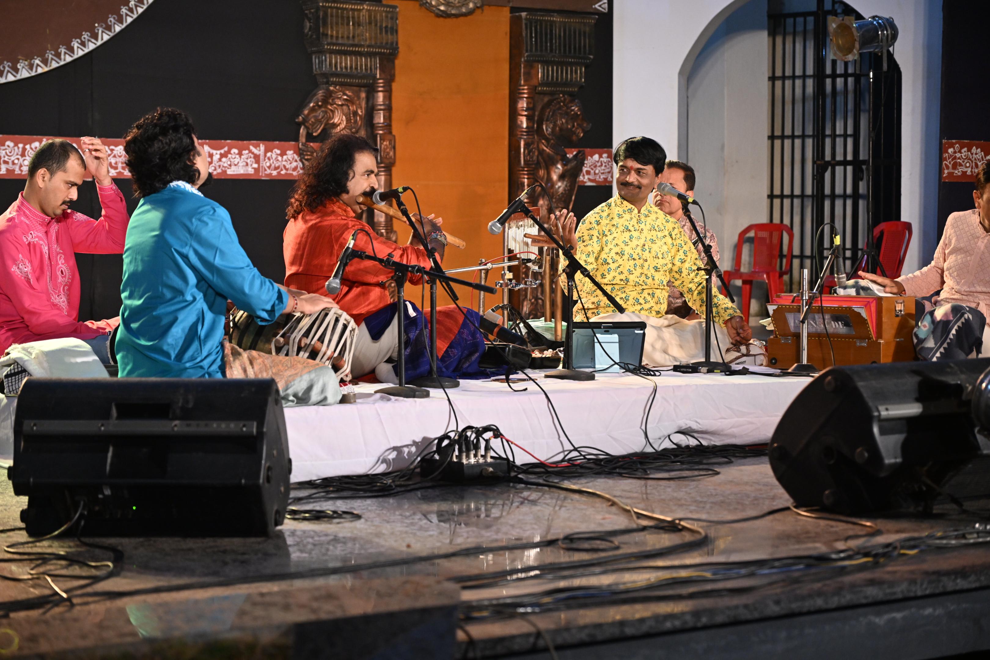 ಕರಾವಳಿ ಉತ್ಸವ ಅಂಗವಾಗಿ ಮಂಗಳೂರಿನ ಕದ್ರಿ ಉದ್ಯಾನದಲ್ಲಿ ಭಾನುವಾರ ಮುಸ್ಸಂಜೆ ಪ್ರವೀಣ್ ಗೋಖ್ಖಿಂಡಿ– ಜಯತೀರ್ಥ ಮೇವುಂಡಿ ಜುಗಲ್‌ಬಂದಿ  