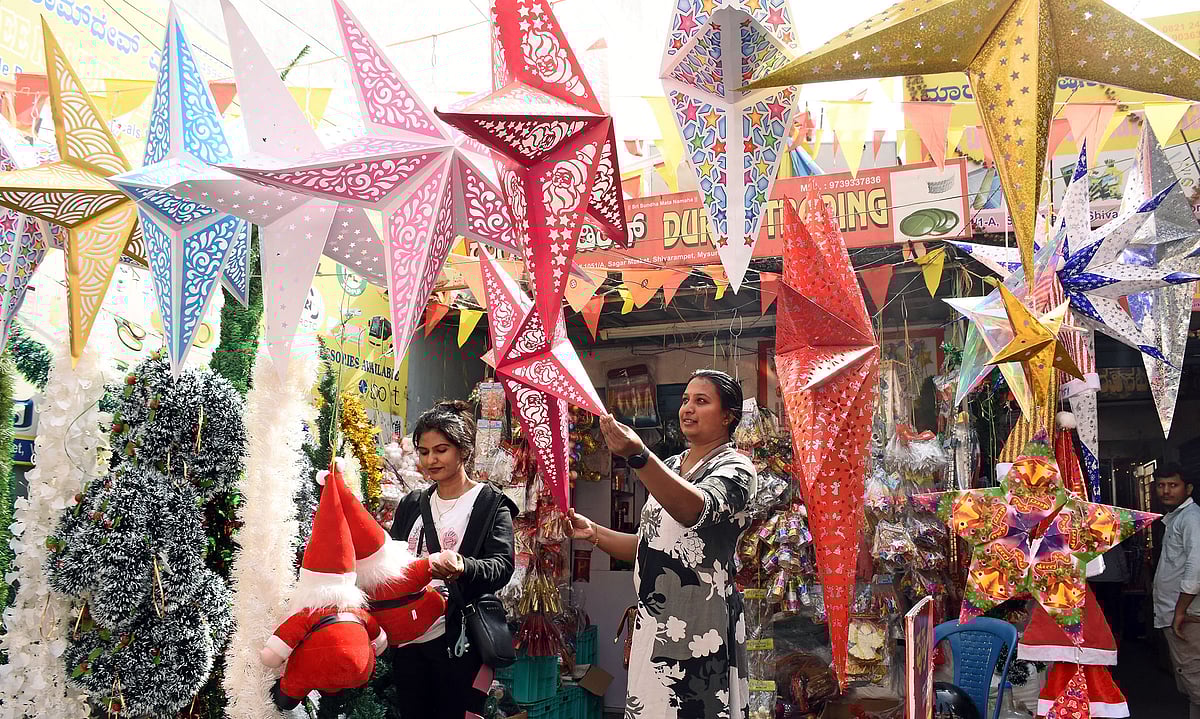 ಮೈಸೂರು: ಕಳೆಗಟ್ಟಿದ ಕ್ರಿಸ್‌ಮಸ್‌ ಸಡಗರ, ಖರೀದಿ ಜೋರು