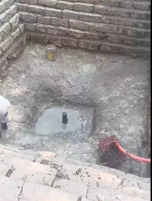 ದೇವನಹಳ್ಳಿ: ಪುಟ್ಟಪ್ಪನ ಗುಡಿಬೀದಿ ಕಲ್ಯಾಣಿಯಲ್ಲಿ ಶಿವಲಿಂಗ ಪತ್ತೆ