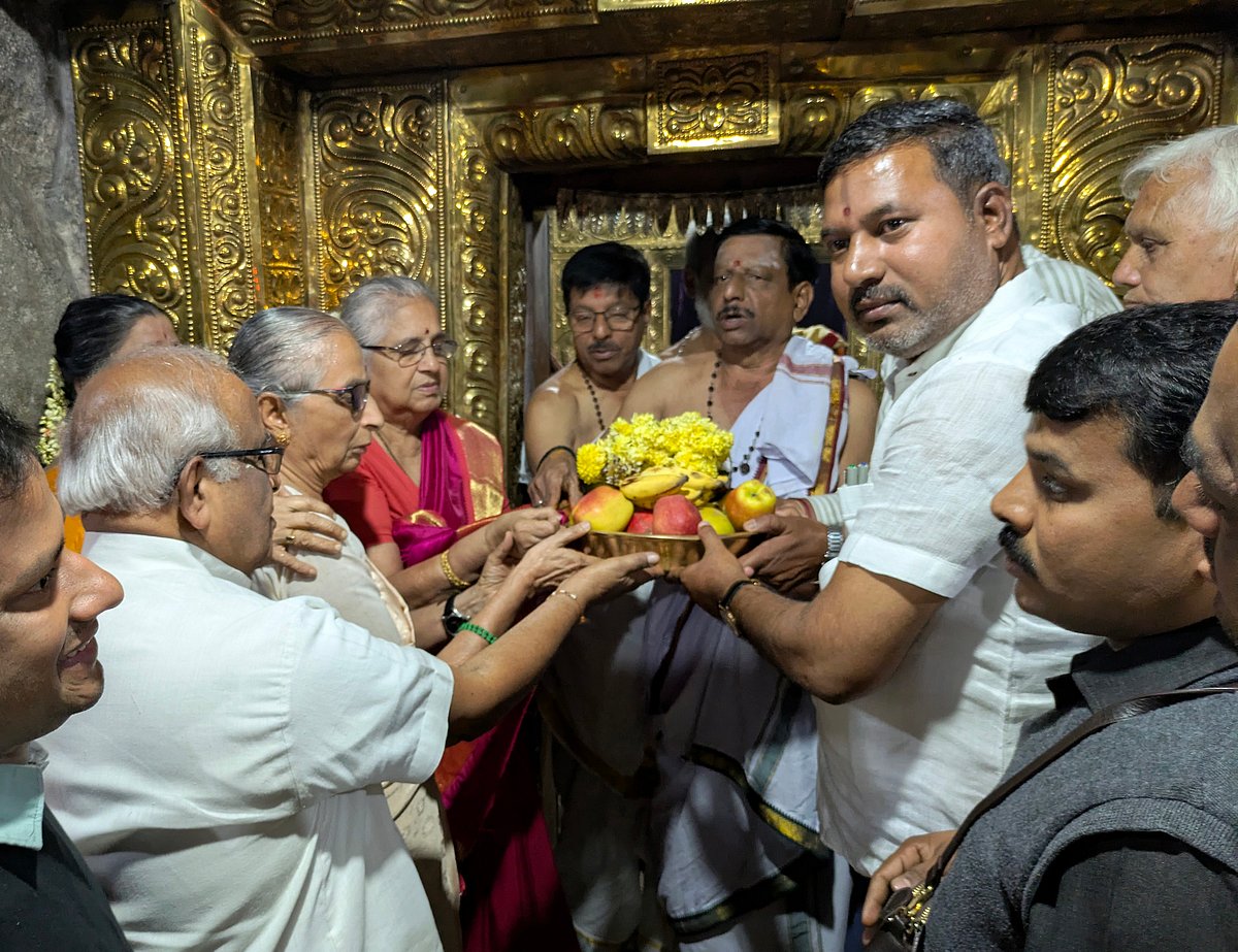 ಸಕಲೇಶಪುರ: ಸಕಲೇಶ್ವರಸ್ವಾಮಿಗೆ ಸುಧಾಮೂರ್ತಿ ವಿಶೇಷ ಪೂಜೆ