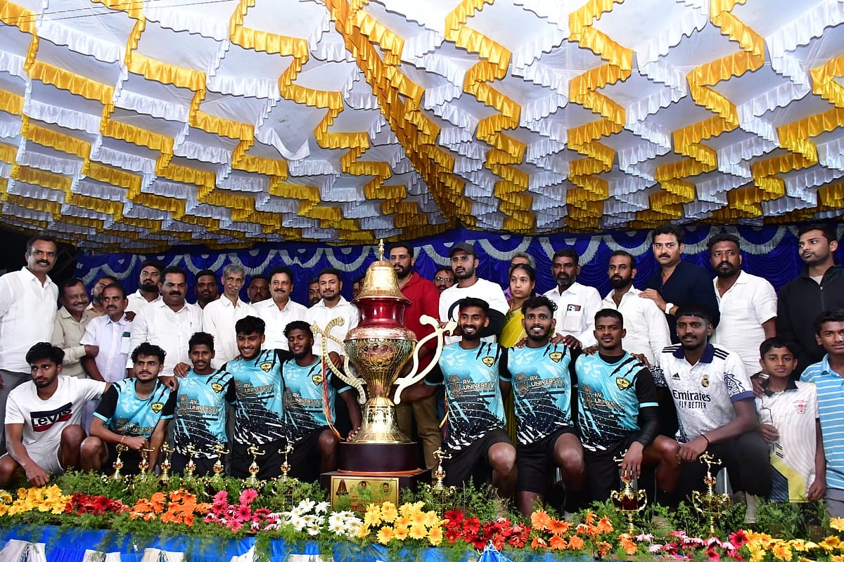 ನಂಜನಗೂಡು | ಧ್ರುವನಾರಾಯಣ ಸ್ಮಾರಕ ರಾಜ್ಯಮಟ್ಟದ ಫುಟ್‌ಬಾಲ್‌: ಗೋವಾ ತಂಡಕ್ಕೆ ಕಪ್‌