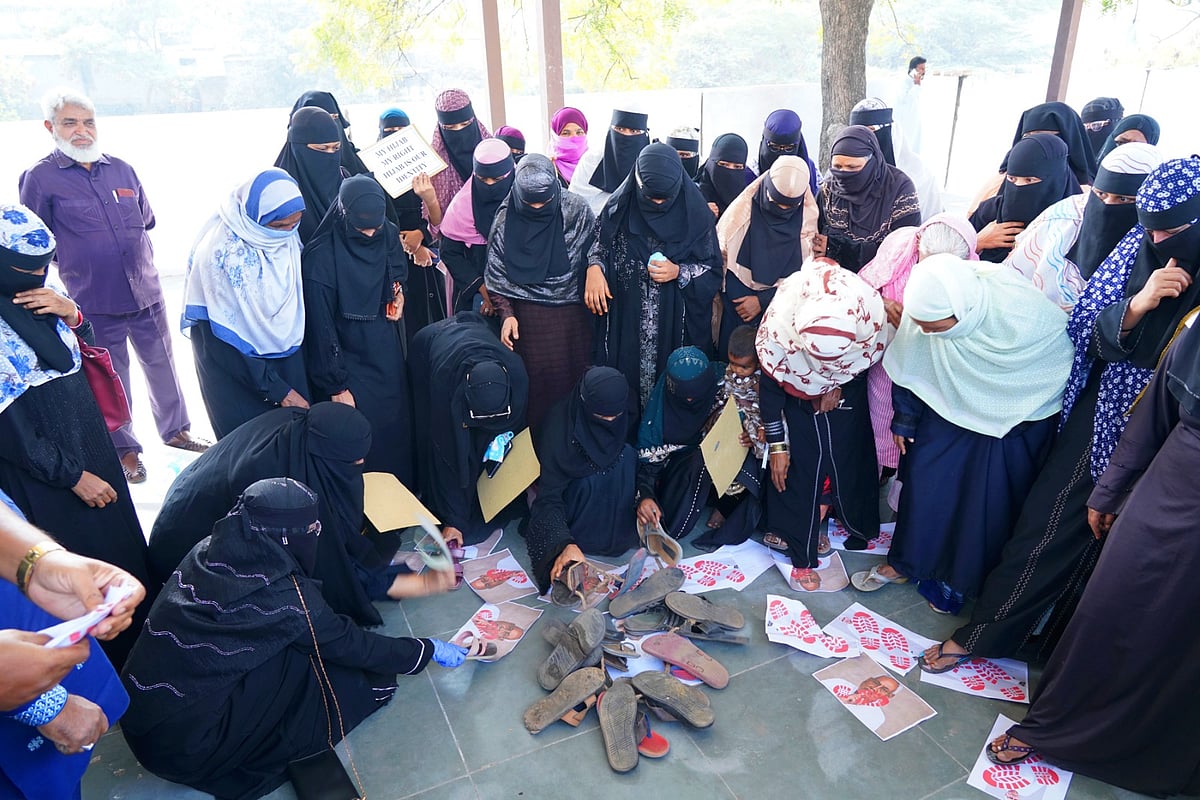 ಮುಸ್ಲಿಂ ವೈದ್ಯೆಯ ನಕಾಬ್ ಎಳೆದ ಪ್ರಕರಣ: ಸಿಎಂ ನಿತೀಶ್ ಭಾವಚಿತ್ರಕ್ಕೆ ಚಪ್ಪಲಿ ಏಟು