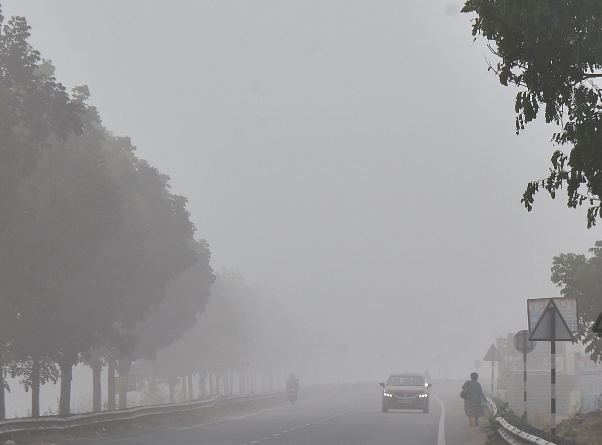 ತುಮಕೂರು: ಚಳಿಗೆ ಥಂಡಾ ಹೊಡೆದ ಜನ