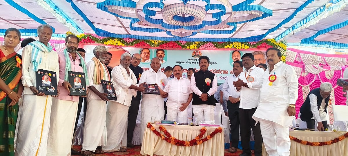 ಹೊಸದುರ್ಗ | ಕೆಲಸ ಮಾಡುತ್ತೇವೆ, ಕೂಲಿ ಕೊಡಿ: ಸಚಿವ ಡಿ. ಸುಧಾಕರ್