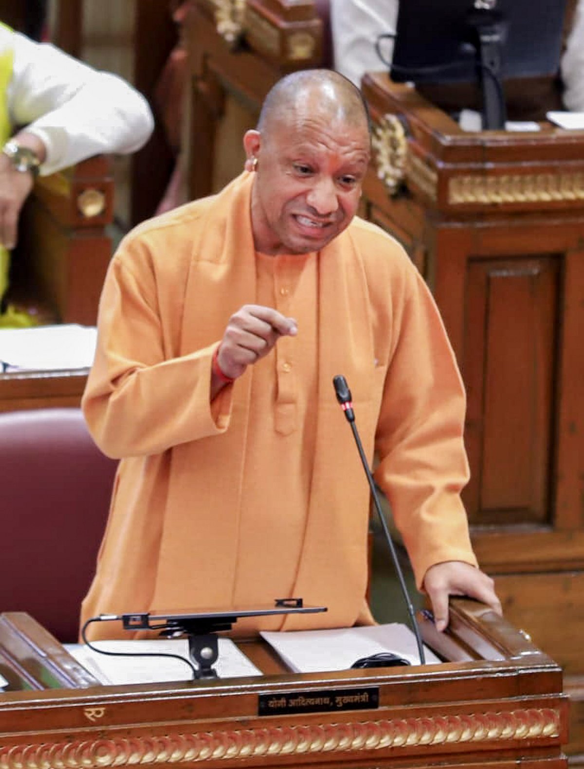 ಗಂಭೀರ ಚರ್ಚೆಯಾದಾಗ ದೇಶ ತೊರೆಯುವ ‘ನಮೂನೆ’ಗಳು: ಯೋಗಿ ವ್ಯಂಗ್ಯ