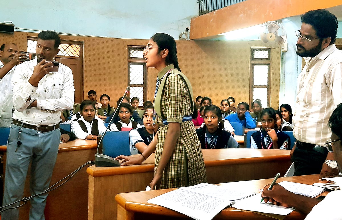 ಶಾಲೆಗಳಲ್ಲಿ ಕುಡುಕರ ಕಾಟ: ವಿದ್ಯಾರ್ಥಿನಿ ಕಣ್ಣೀರು