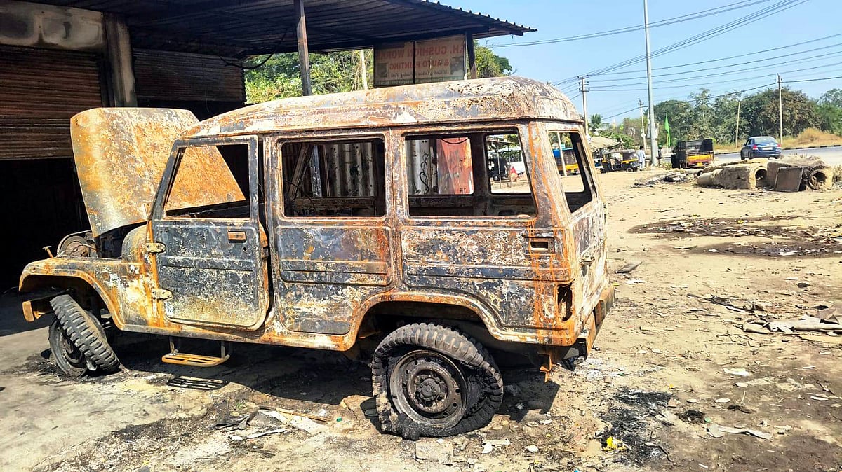 ಚನ್ನಪಟ್ಟಣ: ಗ್ಯಾರೇಜ್‌, ಕುಶನ್‌ ಅಂಗಡಿಗೆ ಬೆಂಕಿ