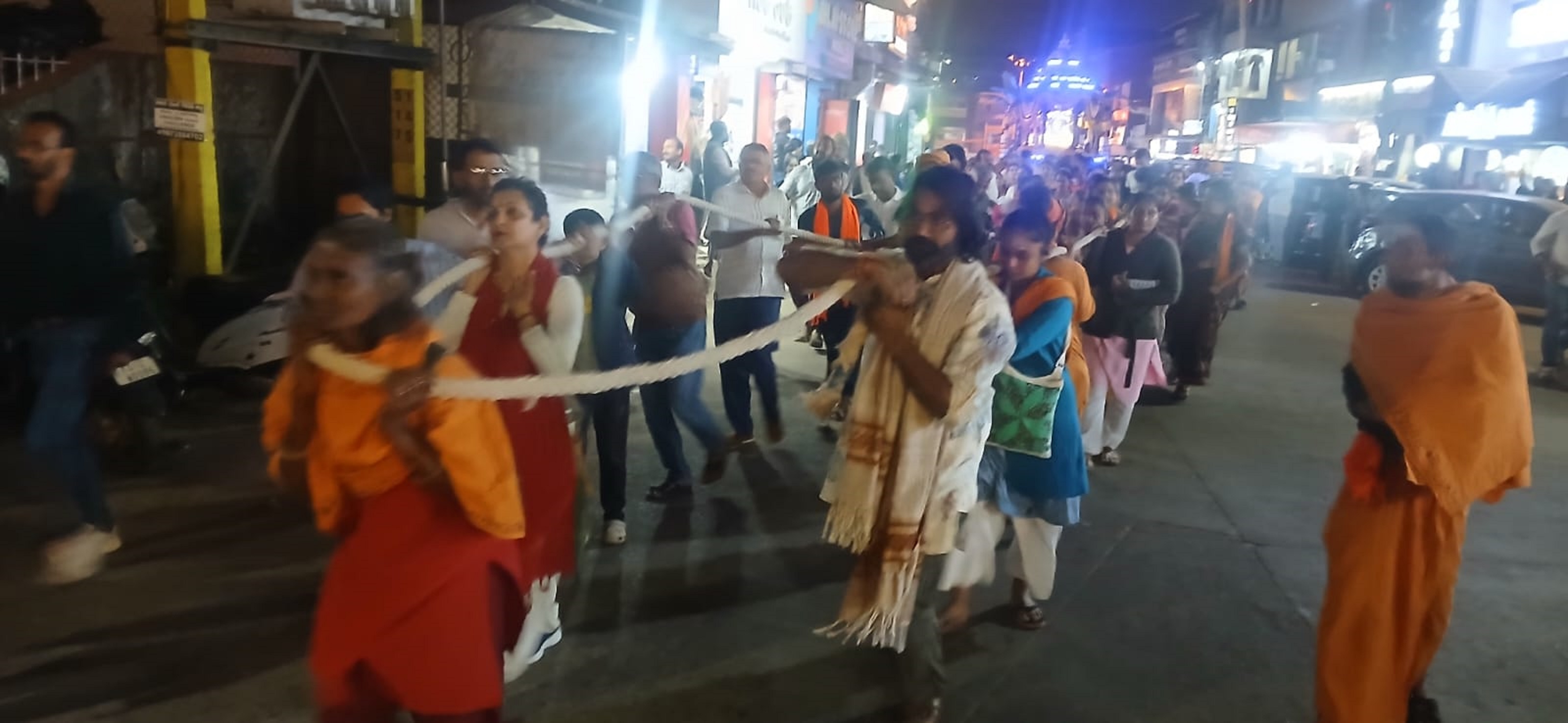 ಮಡಿಕೇರಿ ನಗರದಲ್ಲಿ ‘ಶಿವಯಾತ್ರೆ’ಯ ರಥವನ್ನು ಭಕ್ತರು ಎಳೆದು ಭಕ್ತಿಭಾವ ಮೆರೆದರು