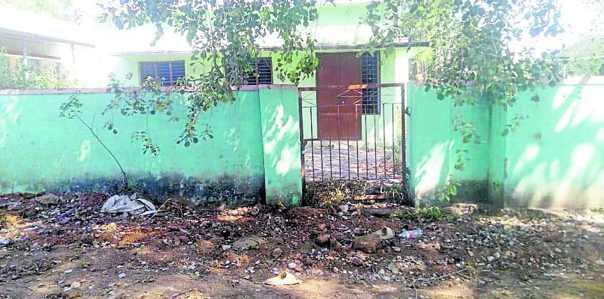 ಪಾವಗಡ| ಸೊರಗಿದ ಮಂಗಳವಾಡ ಆರೋಗ್ಯ ಕೇಂದ್ರ: ರೋಗಿಗಳಿಗೆ ಸಿಗದ ಆರೋಗ್ಯ ಸೇವೆ