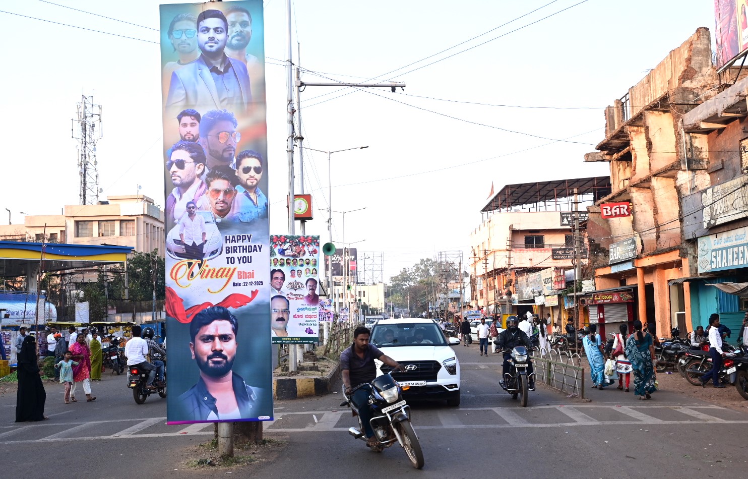 ಬೀದರ್‌ನ ಡಾ.ಬಿ.ಆರ್‌. ಅಂಬೇಡ್ಕರ್‌ ವೃತ್ತದಲ್ಲಿ ಇಡೀ ಕಂಬದ ಎತ್ತರಕ್ಕೆ ಫ್ಲೆಕ್ಸ್‌ ಹಾಕಿರುವುದು