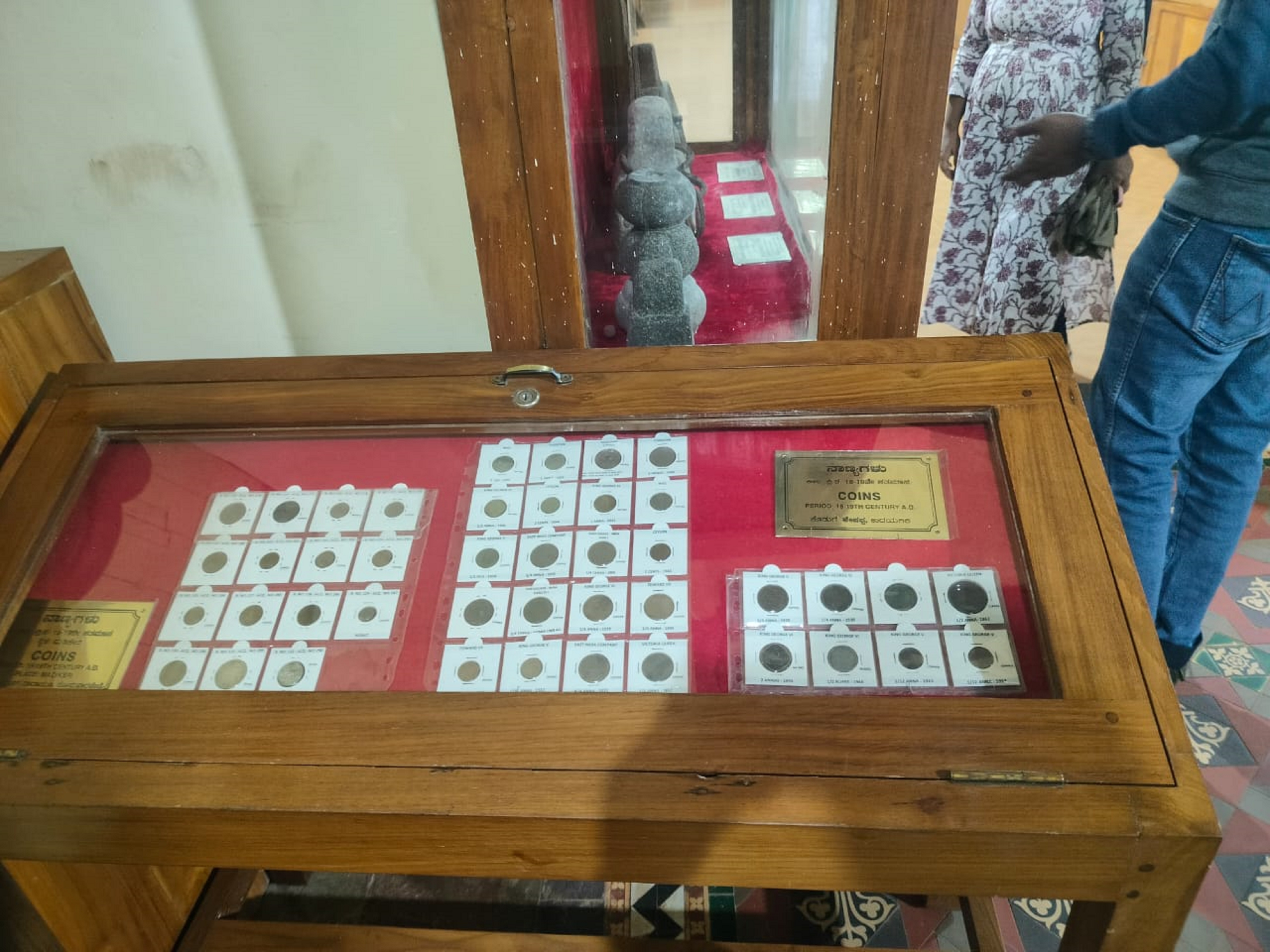 ಮಡಿಕೇರಿಯ ಕೋಟೆ ಒಳಗೆ ಇರುವ ಪುರಾತತ್ವ ಮತ್ತು ಪರಂಪರೆ ಇಲಾಖೆಗೆ ಸೇರಿದ ವಸ್ತುಸಂಗ್ರಹಾಲಯದಲ್ಲಿರುವ ಅಪರೂಪದ ವಸ್ತುಗಳು