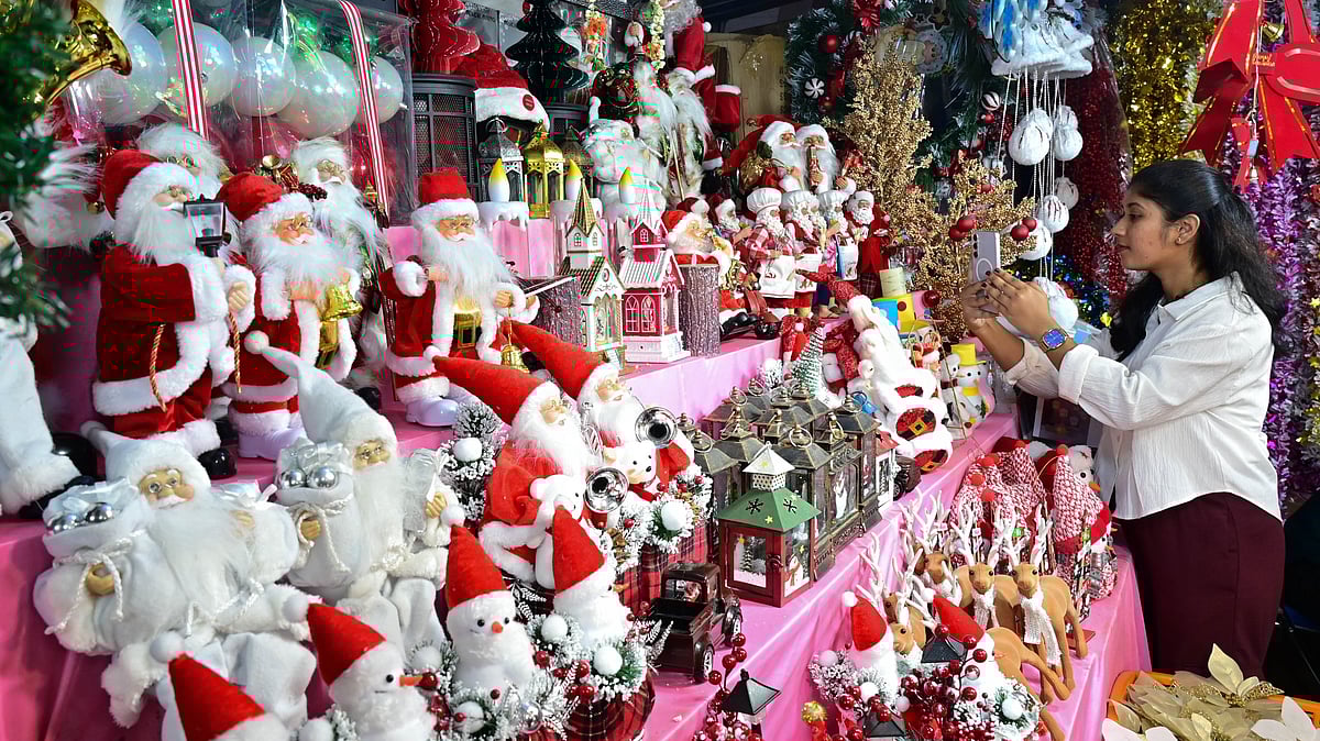 ಕ್ರಿಸ್‌ಮಸ್‌ ಹಬ್ಬಕ್ಕೆ ಖರೀದಿ ಸಂಭ್ರಮ 