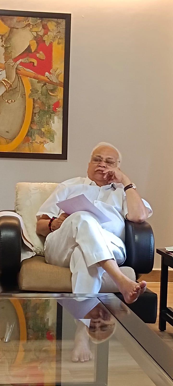 ಹಳಿಯಾಳದಲ್ಲಿ ಶಾಸಕ ಆರ್‌ ವಿ.ದೇಶಪಾಂಡೆ ಪತ್ರಿಕಾ ಗೋಷ್ಠಿಯಲ್ಲಿ ಮಾತನಾಡಿದರು.