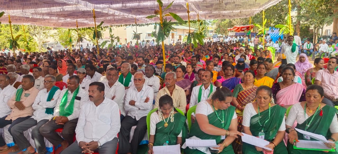 ರೈತ ದಿನಾಚರಣೆಯಲ್ಲಿ ಪಾಲ್ಗೊಂಡಿದ್ದ ರೈತರು ರೈತ ಮಹಿಳೆಯರು