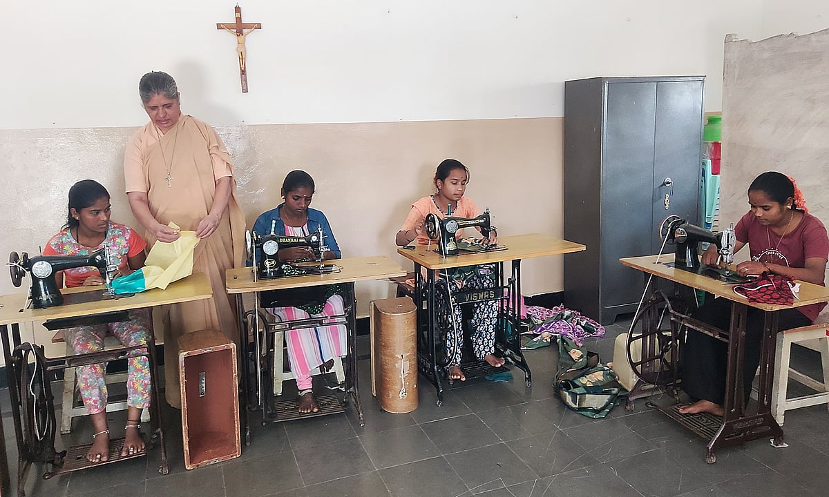 ಸ್ವಾವಲಂಬಿ ಬದುಕಿಗಾಗಿ ಹೊಲಿಗೆ ತರಬೇತಿ: ಮಹಿಳೆಯರಿಗೆ ನೆರವಾದ ‘ಸಹಾಯಮಾತಾ’ 