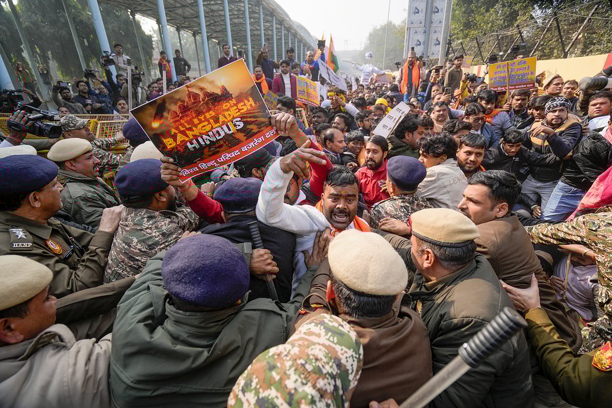 ಬಾಂಗ್ಲಾ ಅಕ್ರಮ ವಲಸಿಗರನ್ನು ವಾಪಸ್ ಕಳುಹಿಸಲು ಆಗ್ರಹ: ವಿಶ್ವಹಿಂದೂ ಪರಿಷತ್‌
