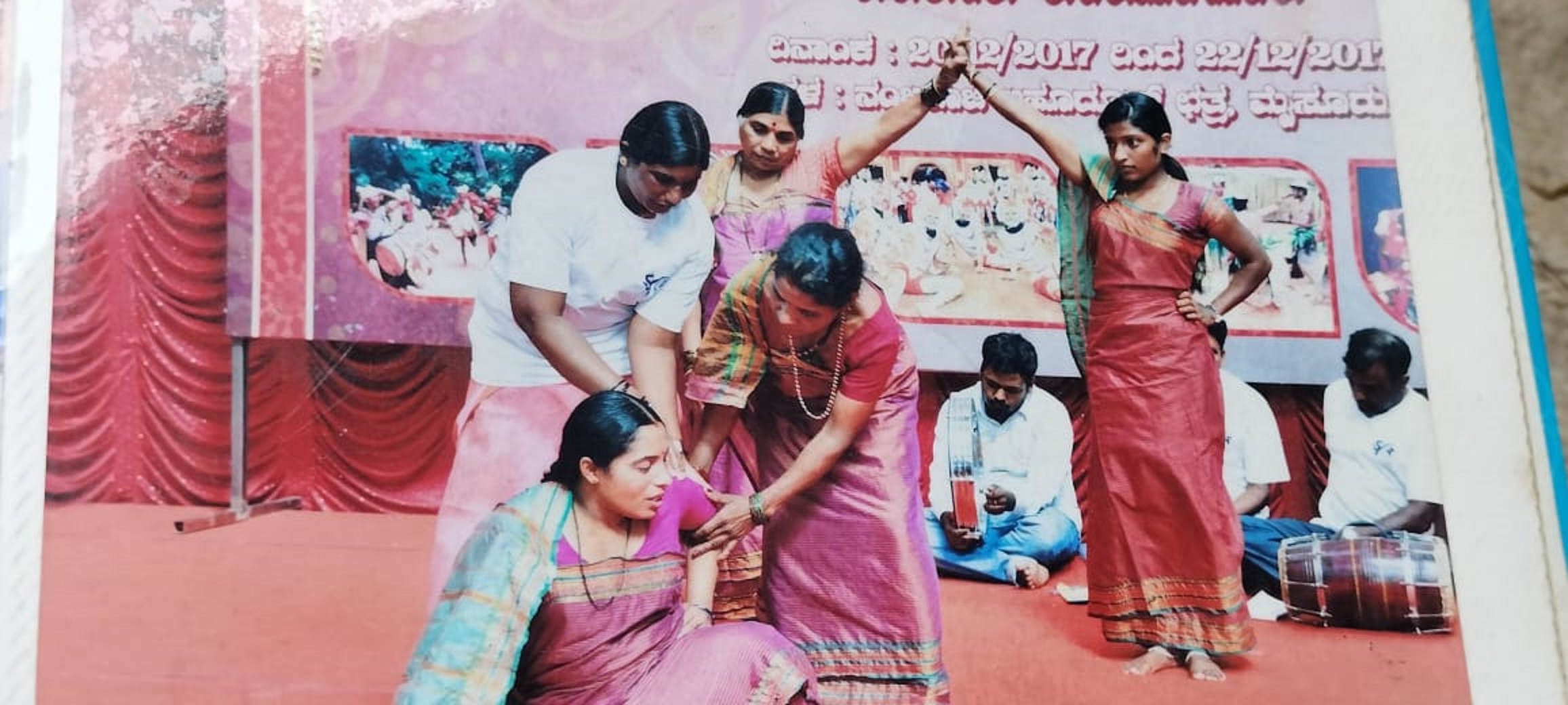 ಬೀದಿನಾಟಕವೊಂದರಲ್ಲಿ ಅಭಿನಯಿಸುತ್ತಿರುವ ಅಮ್ಮಣ್ಣಿ