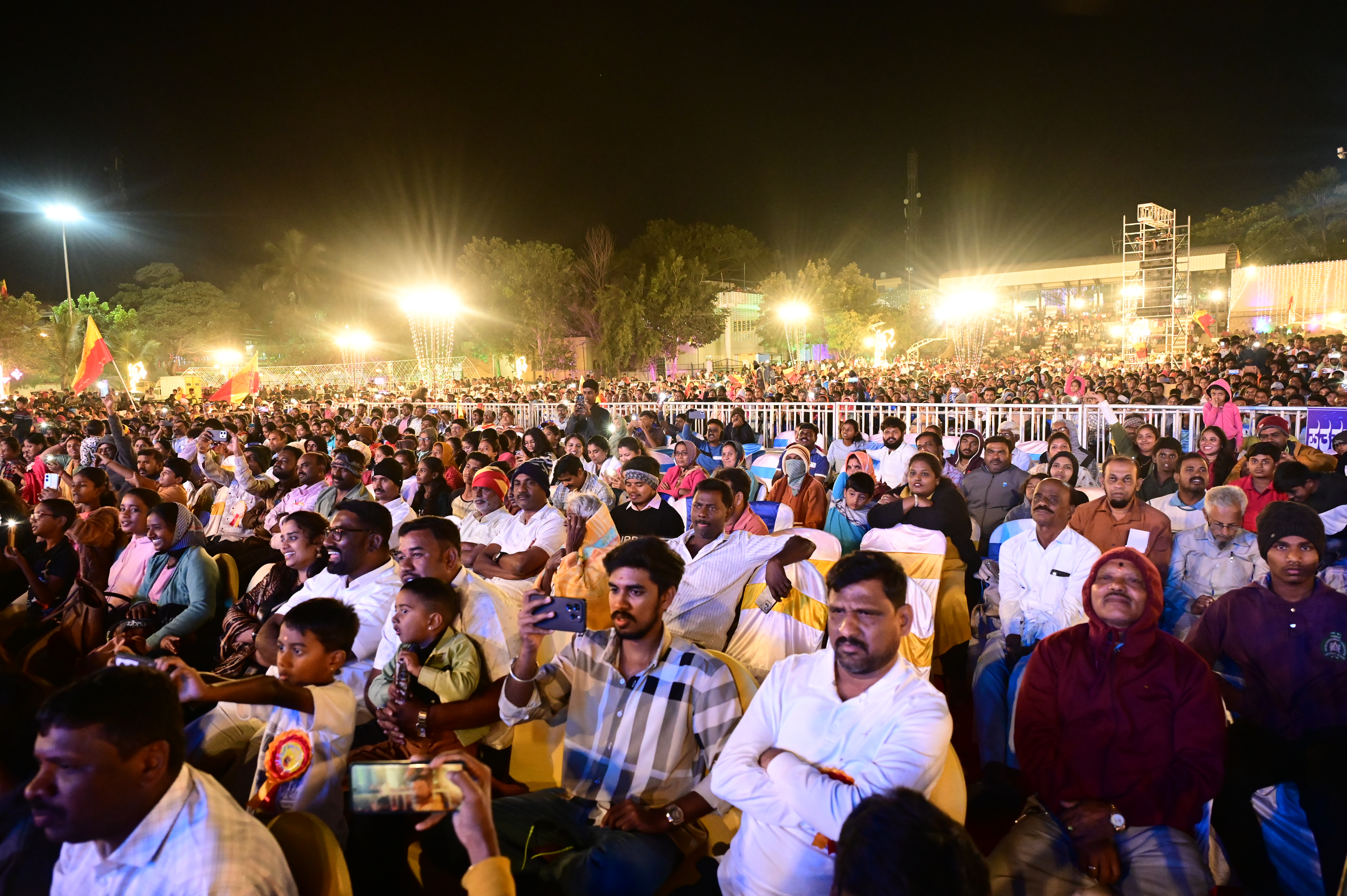 ಕಾರ್ಯಕ್ರಮದಲ್ಲಿ ಸೇರಿದ್ದ ಜನ