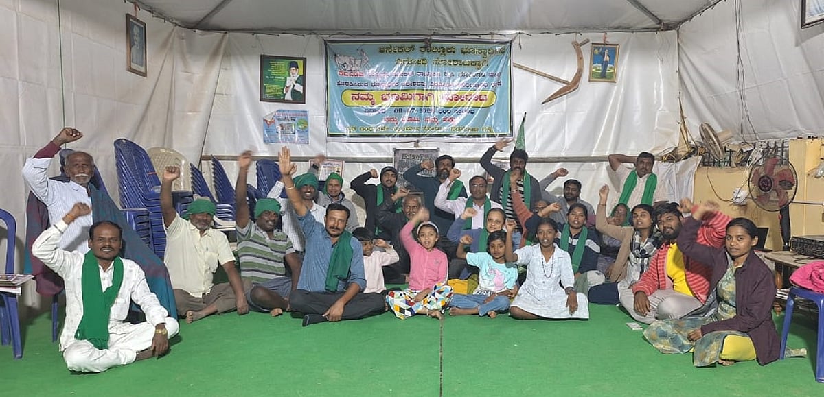 ಆನೇಕಲ್ | ಕೆಐಎಡಿಬಿ ಭೂಸ್ವಾಧೀನ: ರೈತರ ಅಹೋರಾತ್ರಿ ಪ್ರತಿಭಟನೆ