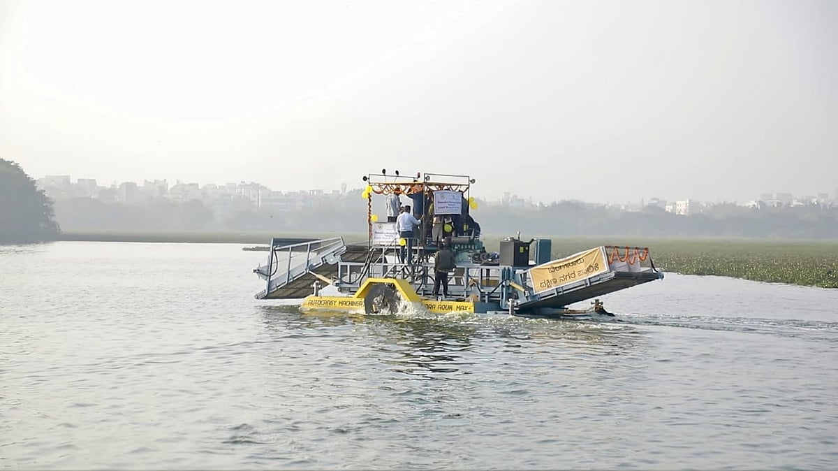 ಬೆಂಗಳೂರು: ಮಡಿವಾಳ ಕೆರೆಯಲ್ಲಿ ಕಳೆ ತೆಗೆಯಲು ₹1.28 ಕೋಟಿ ವೆಚ್ಚದ ಯಂತ್ರ ಬಳಕೆ