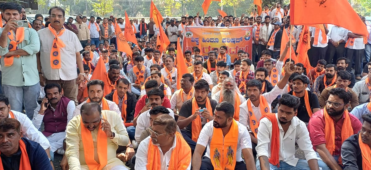 ಹಾಸನ: ಅಕ್ರಮ ಬಾಂಗ್ಲಾ ವಲಸಿಗರನ್ನು ಹೊರಹಾಕಲು ಮನವಿ, ಪ್ರತಿಭಟನೆ