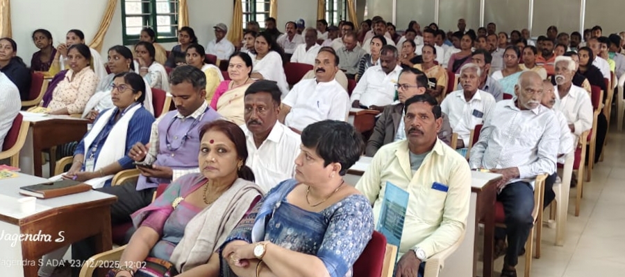 ರೈತ ದಿನಾಚರಣೆಯಲ್ಲಿ ಪಾಲ್ಗೊಂಡಿದ್ದ ಸಭಿಕರು