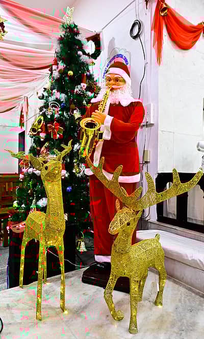 ಕ್ರಿಸ್‌ಮಸ್‌ ಹಬ್ಬದ ಅಂಗವಾಗಿ ಕಲಬುರಗಿಯಲ್ಲಿ ನಿರ್ಮಿಸಿರುವ ಸಾಂತಾಕ್ಲಾಸ್