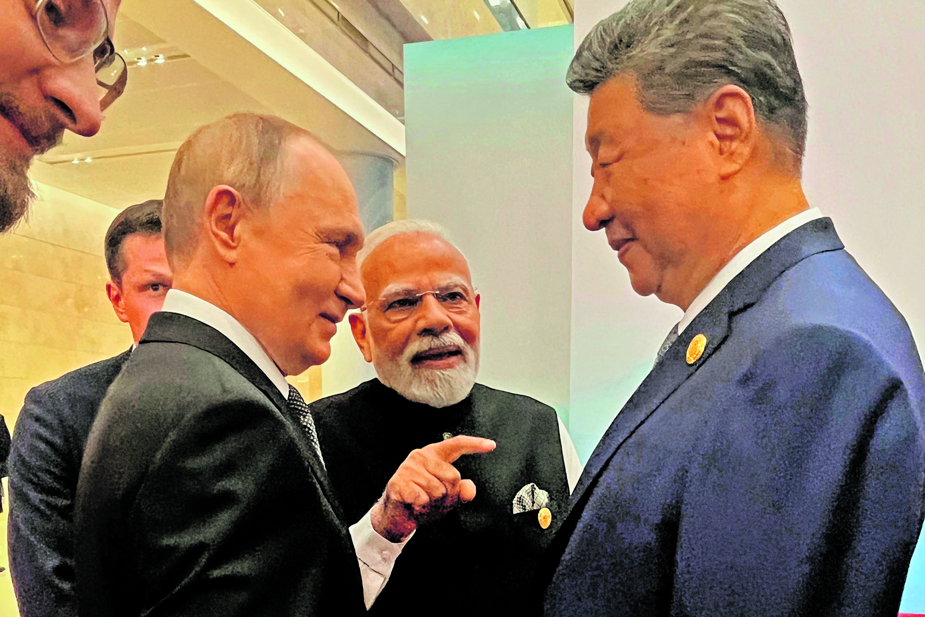 ಬ್ರಿಕ್ಸ್‌ ‌ಶೃಂಗಸಭೆಯಲ್ಲಿ ರಷ್ಯಾ ಅಧ್ಯಕ್ಷ ಪುಟಿನ್ ಮತ್ತು ಚೀನಾ ಅಧ್ಯಕ್ಷ ಷಿ ಜಿನ್‌ಪಿಂಗ್ ಅವರೊಂದಿಗೆ ಪ್ರಧಾನಿ ಮೋದಿ