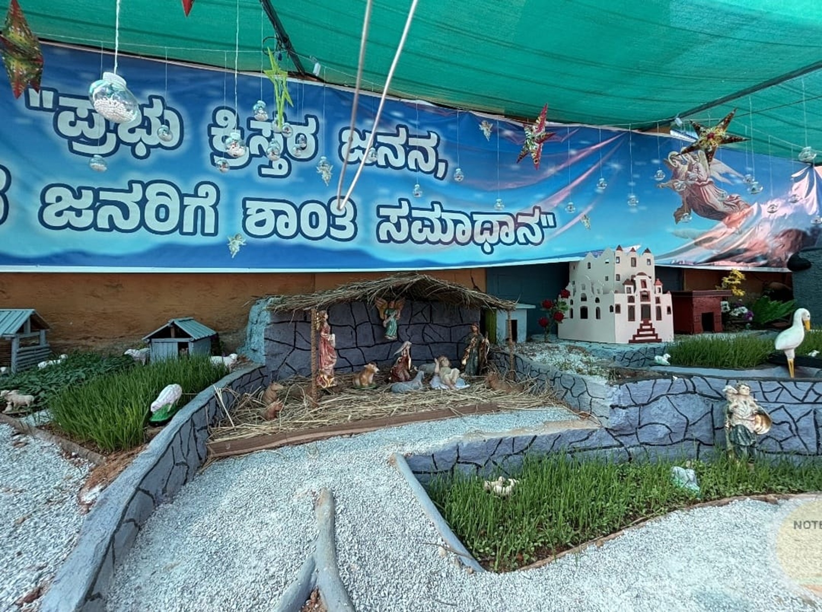 ತೀರ್ಥಹಳ್ಳಿಯ ಚರ್ಚ್‌ ಮುಂಭಾಗದಲ್ಲಿ ನಿರ್ಮಿಸಿರುವ ಗೋದಲಿ