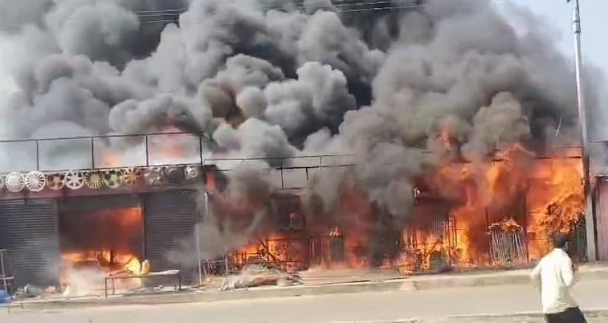 ಹುಬ್ಬಳ್ಳಿ | ಗ್ಯಾಸ್‌ ಸಿಲಿಂಡರ್‌ ಸ್ಫೋಟ: ಆಲಂಕಾರಿಕ ವಸ್ತುಗಳು ಭಸ್ಮ