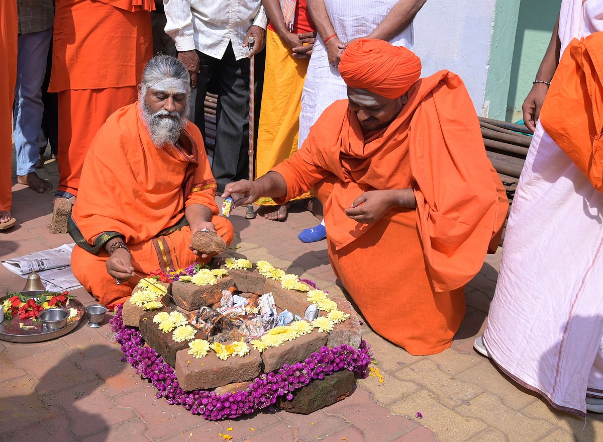 ಹಾವೇರಿ: ‘ಚಟ ಹೋಮ’; ದುಶ್ಚಟದ ಉತ್ಪನ್ನ ದಹನ