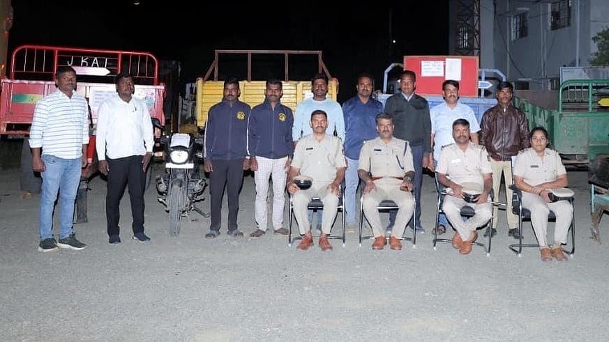 ಬೀದರ್: ಟ್ರಾಲಿ, ಕೃಷಿ ಉಪಕರಣಗಳನ್ನು ಕಳವು ಮಾಡಿದ್ದ ಮೂವರ ಬಂಧನ