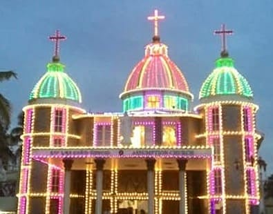 ಹಿರಿಯೂರು: ಕ್ರಿಸ್‌ಮಸ್, ಹೊಸ ವರ್ಷಾಚರಣೆ ಸಂಭ್ರಮದಲ್ಲಿ ಕ್ರೈಸ್ತರು