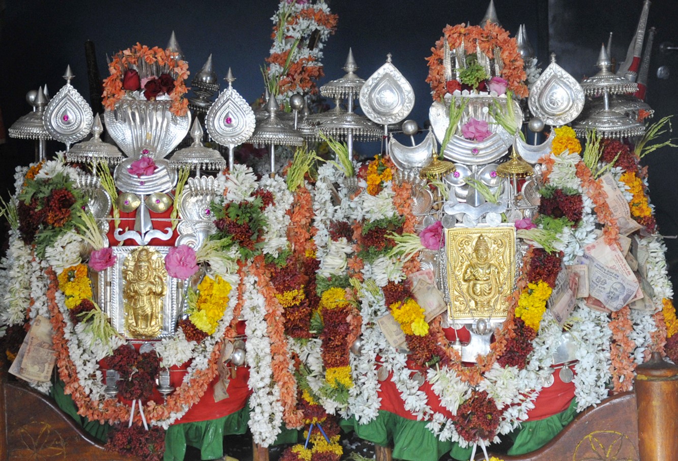 ಪುರ್ಲೆಹಳ್ಳಿಯಲ್ಲಿ ನಡೆಯಲಿರುವ ಕ್ಯಾತಪ್ಪನ ಜಾತ್ರೆಗೆ ಹೊರಡುವ ಪರಿವಾರದ ದೇವರುಗಳು