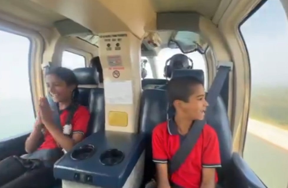 ಕಾರವಾರ | ಸಂಭ್ರಮದ ಕ್ಷಣ: ಹೆಲಿಕಾಪ್ಟರ್‌ನಲ್ಲಿ ಕಿವುಡ, ಮೂಕ ಮಕ್ಕಳ ಹಾರಾಟ